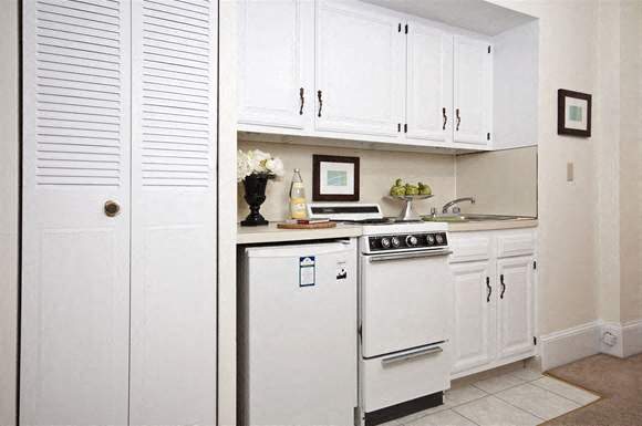 Hampton Court - Kitchen